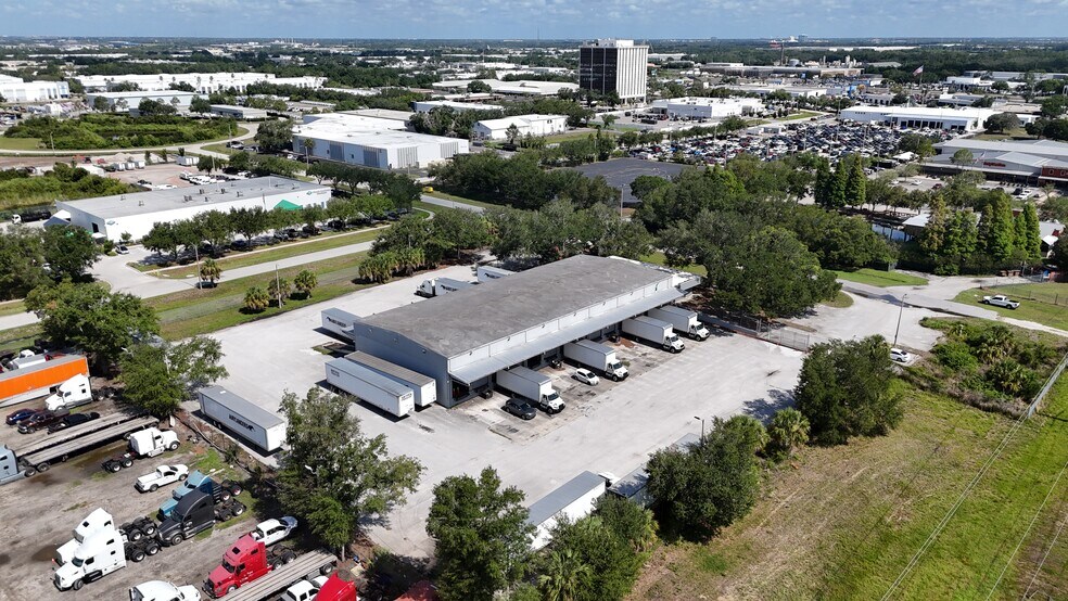 9805 Solar Dr, Tampa, FL à louer - Photo du bâtiment - Image 1 de 6