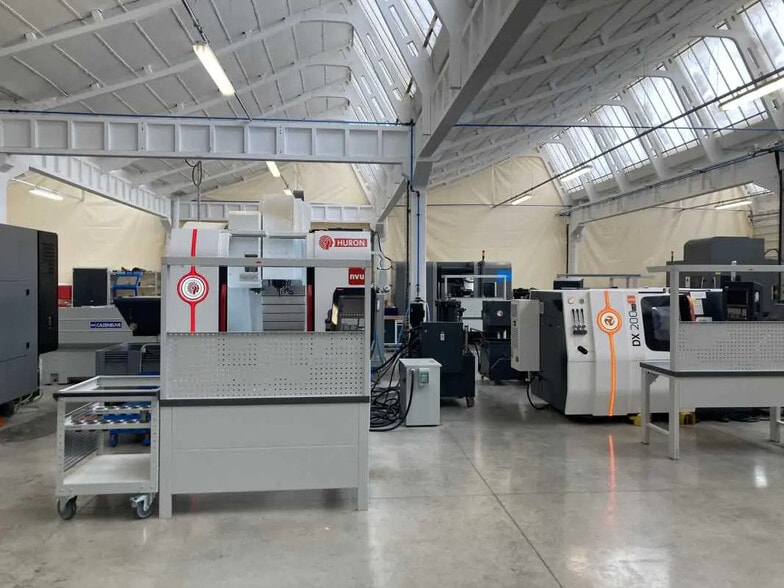 34-36 Avenue Des Bruyères, Décines-Charpieu for lease - Interior Photo - Image 2 of 17