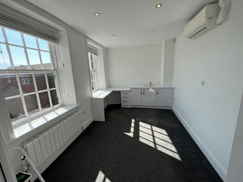 60 Chestergate, Macclesfield for lease - Building Photo - Image 3 of 25