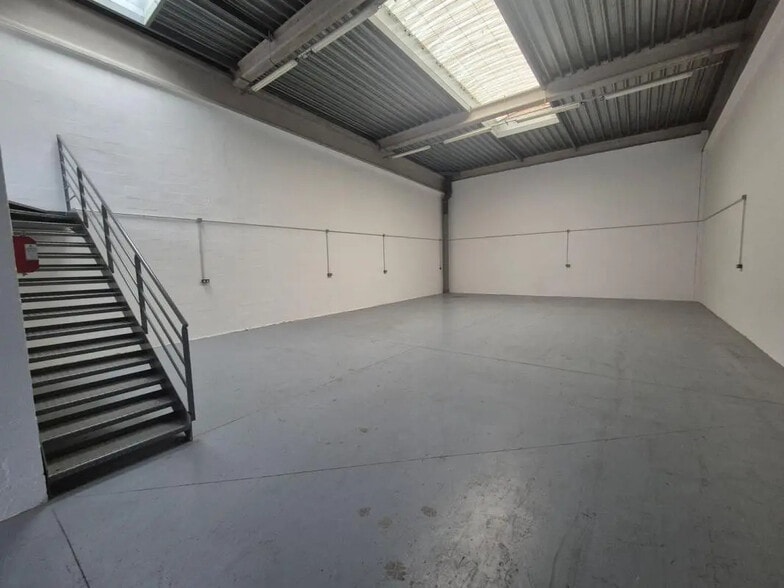 Flex in Chambly for lease - Interior Photo - Image 2 of 7