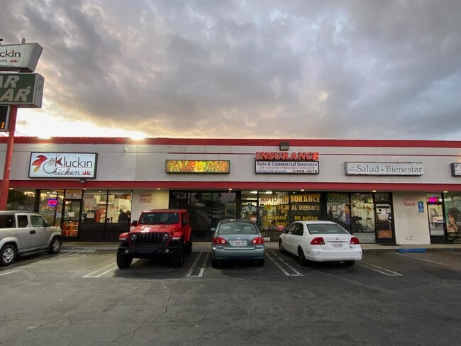 Plus de détails pour 18125 Saticoy St, Reseda, CA - Commerce de détail à louer