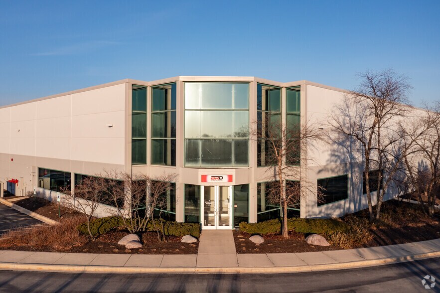 80 Internationale Blvd, Glendale Heights, IL à louer - Photo du bâtiment - Image 3 de 9