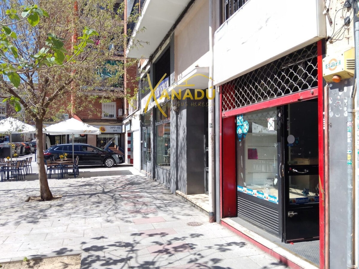 Madrid, MAD 28025 - Unit Pta. 2 - - Interior Photo - Image 2 of 14