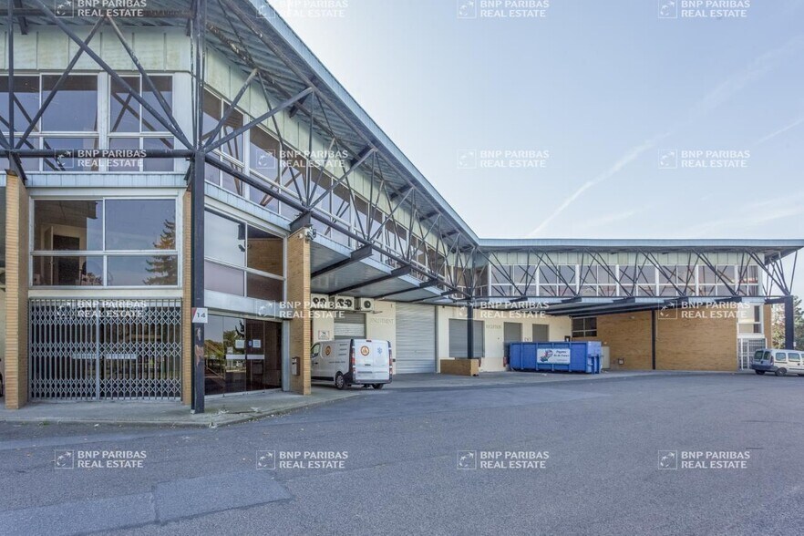 Flex in Morangis for lease - Building Photo - Image 2 of 4