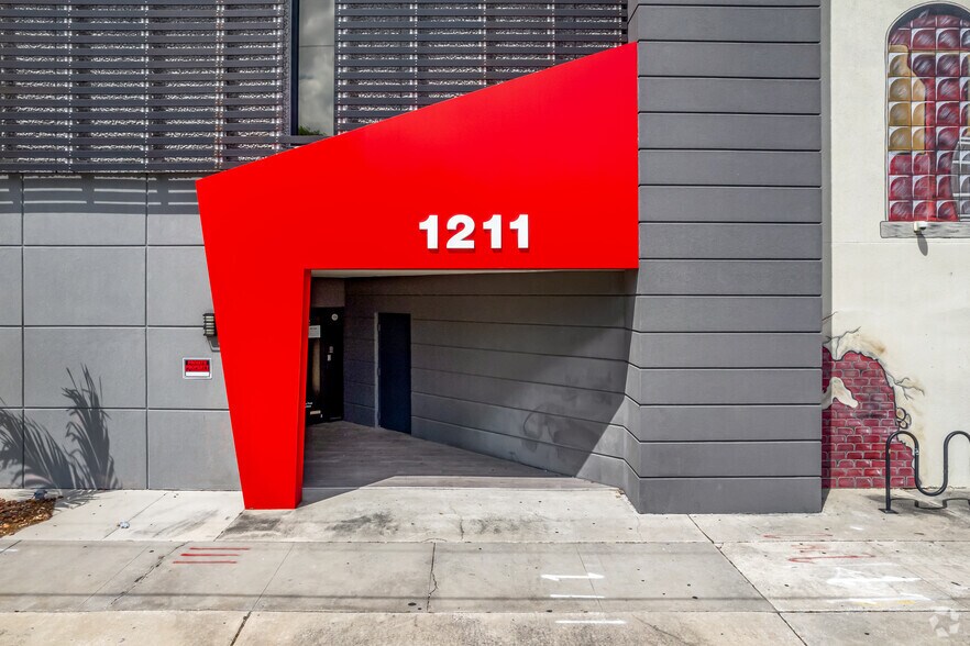 1211 N 1st Ave, Saint Petersburg, FL à louer - Photo du bâtiment - Image 2 de 6