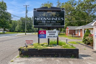 Moonshiners Pub and Grill - Services immobiliers commerciaux