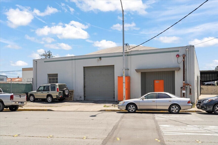 2466 Bay Rd, Redwood City, CA for lease - Building Photo - Image 2 of 11