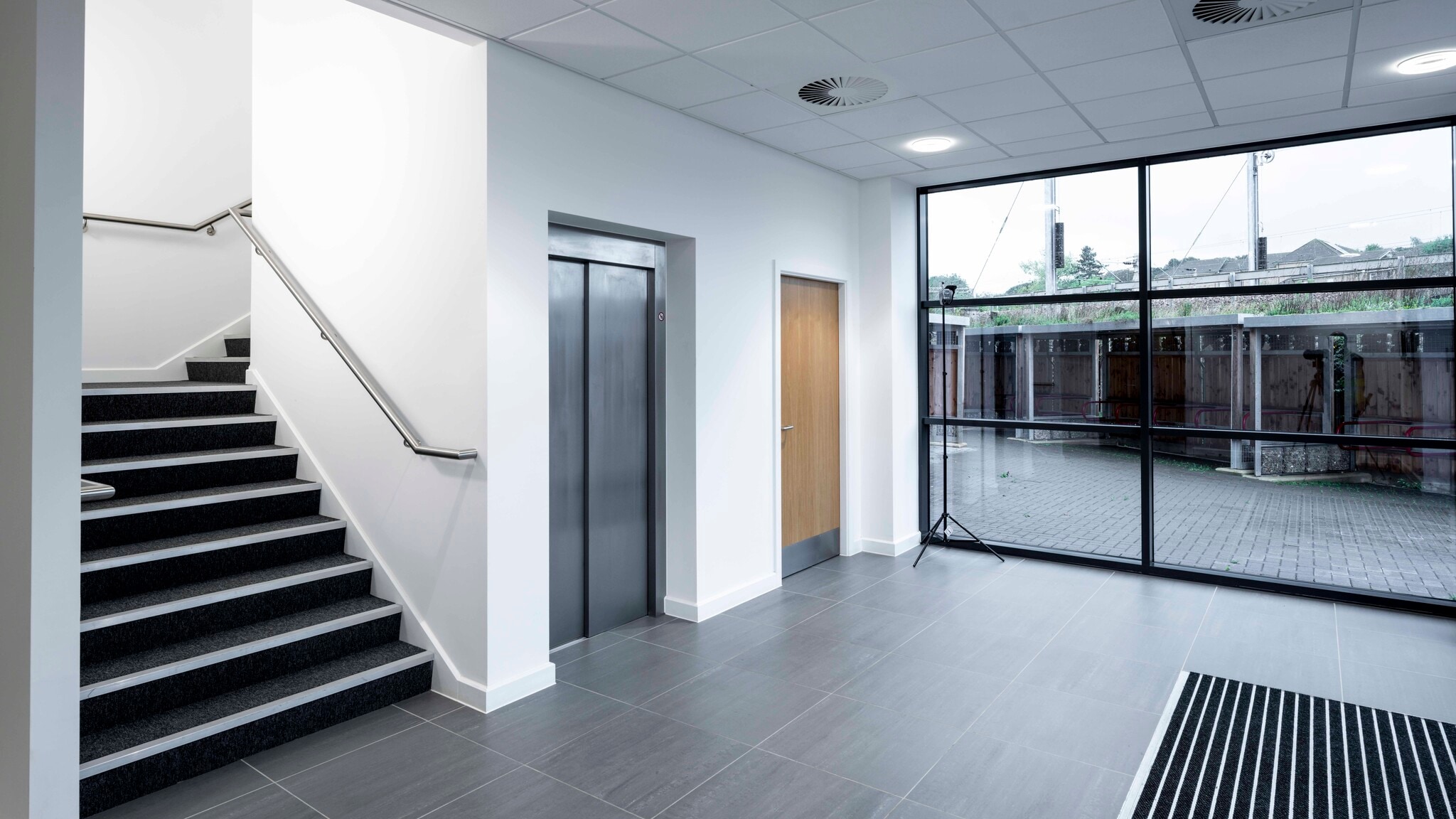 M140 Third Av, Milton Keynes à louer Photo intérieure- Image 1 de 8