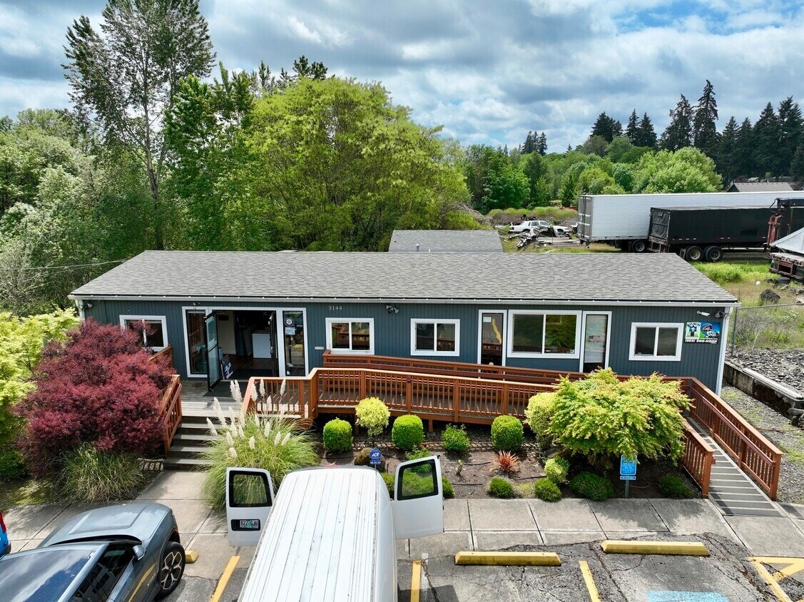 3144 SE Tualatin Valley Hwy, Hillsboro, OR for lease Interior Photo- Image 1 of 4