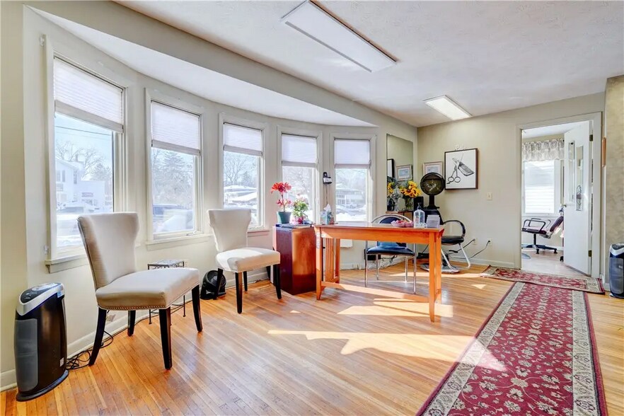 2362 Monroe Ave, Rochester, NY à vendre - Photo intérieure - Image 3 de 17