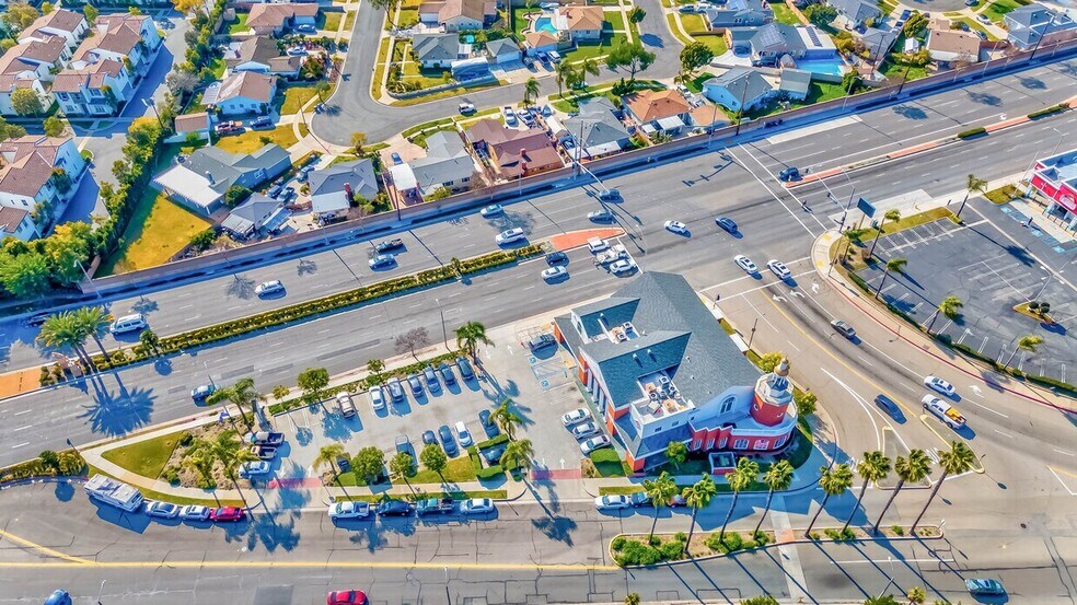 8682 Beach Blvd, Buena Park, CA à louer - Photo du bâtiment - Image 2 de 17