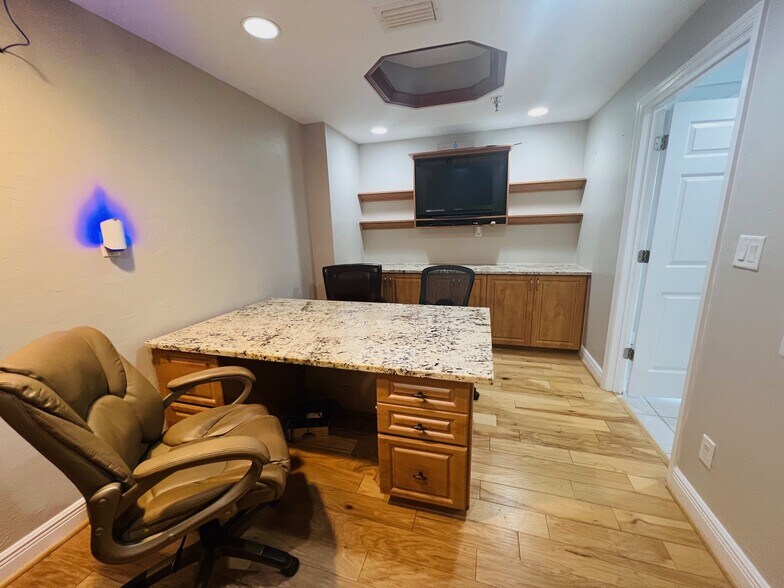 3150 Metro Pky, Fort Myers, FL for lease - Building Photo - Image 3 of 6