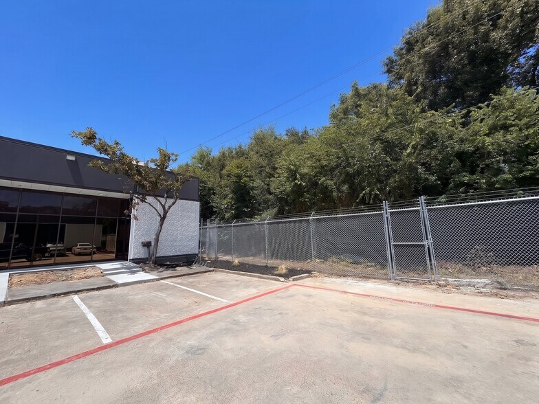 3548-3564 W TC Jester Blvd, Houston, TX à louer - Photo du bâtiment - Image 3 de 5