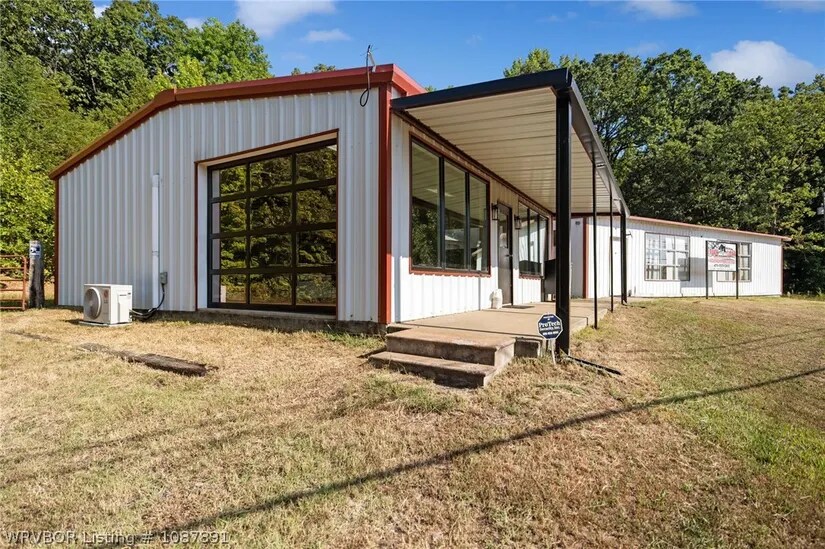10425 N Highway 71, Mountainburg, AR à vendre - Photo du bâtiment - Image 2 de 43