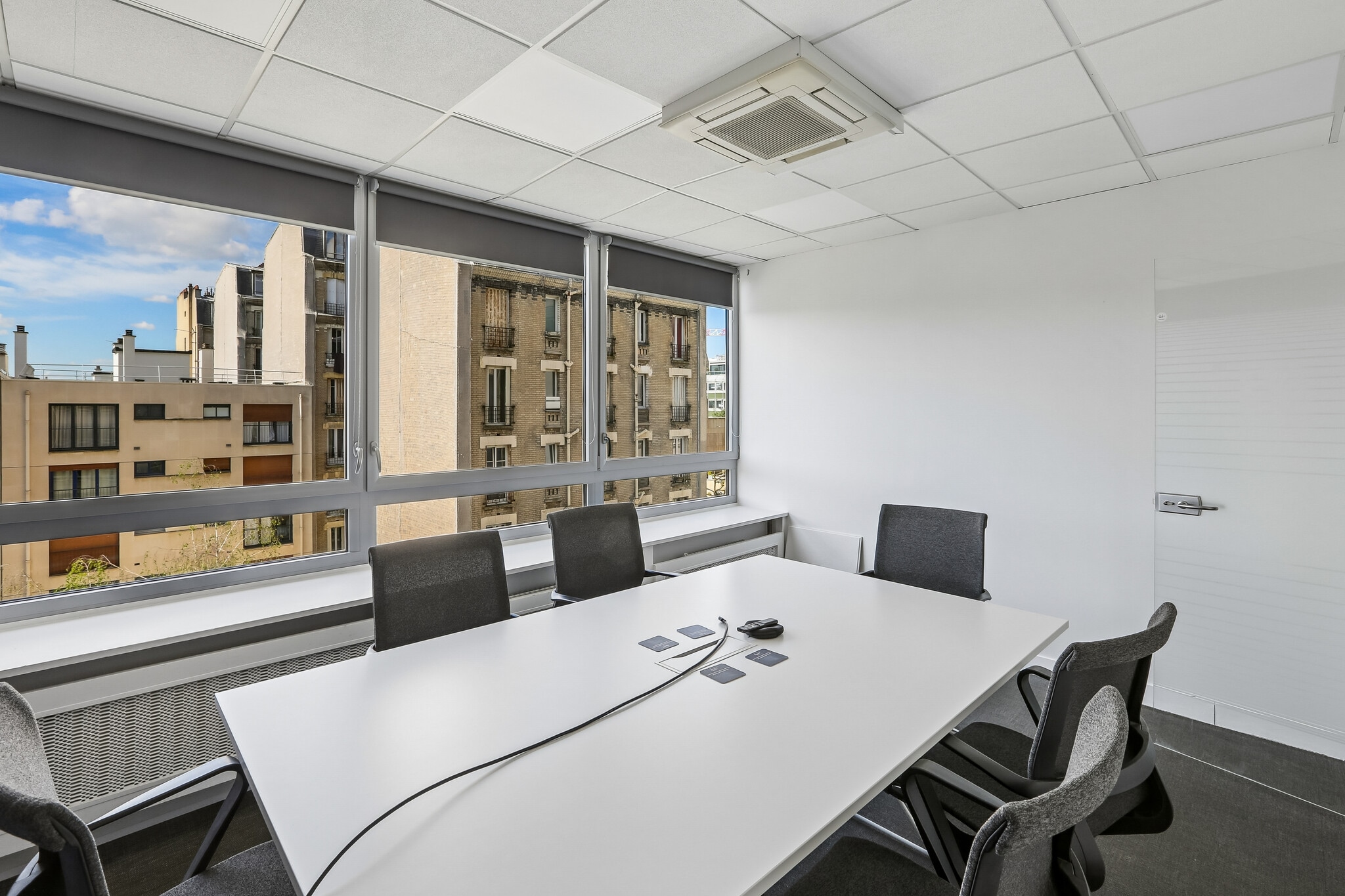 147 Avenue Charles De Gaulle, Neuilly-sur-Seine for lease Interior Photo- Image 1 of 14