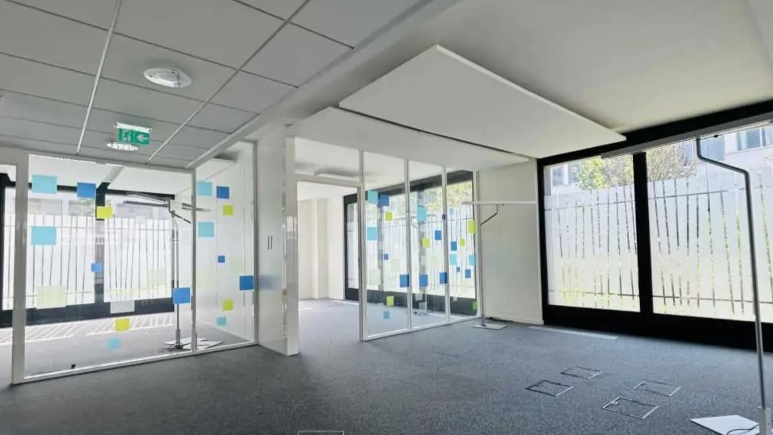 Bureau dans Vaulx-en-Velin à louer Photo intérieure- Image 1 de 6