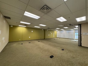 80 Courtneypark Dr W, Mississauga, ON à louer Photo intérieure- Image 1 de 12