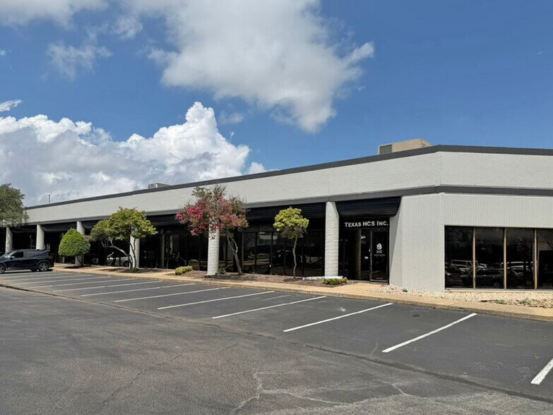 2391 NE Loop 410, San Antonio, TX à louer - Photo du bâtiment - Image 1 de 10