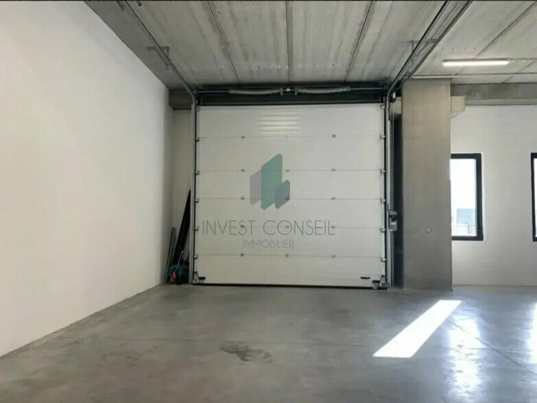 Flex dans Colombes à louer - Photo du bâtiment - Image 3 de 8