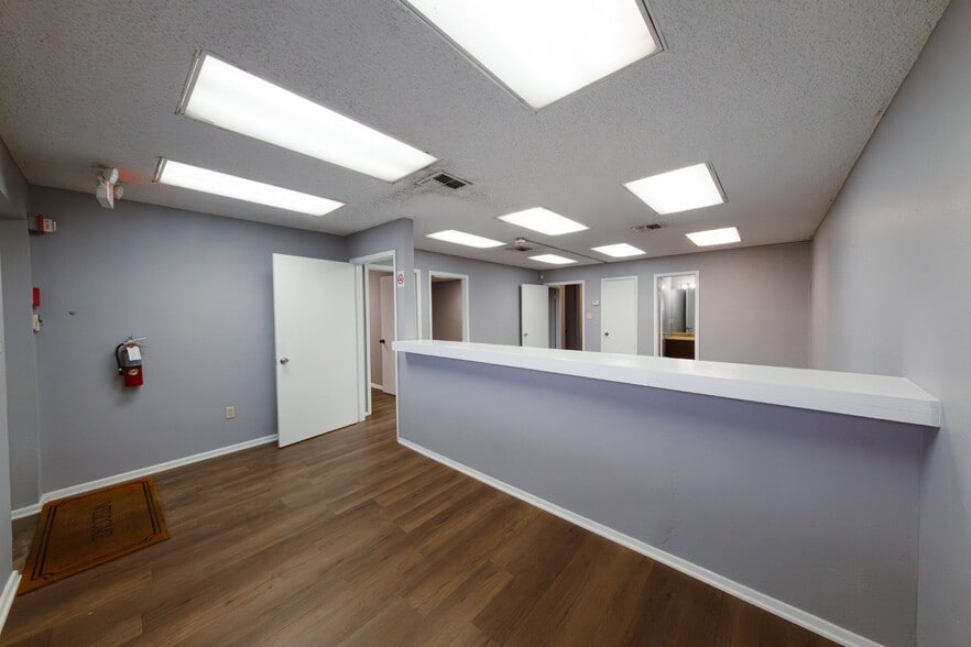 8569 Las Cruces Dr, Laredo, TX for lease - Lobby - Image 2 of 5