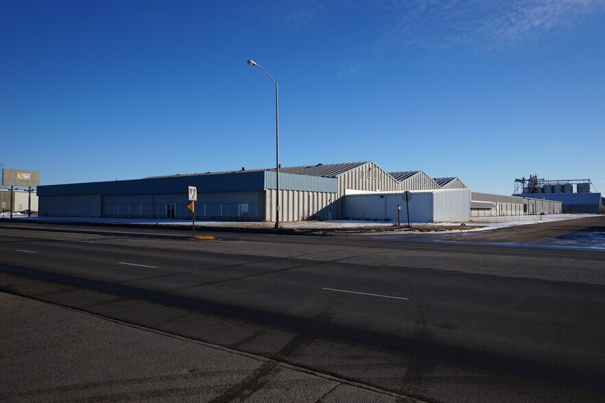 2281 16th Ave, Columbus, NE for lease - Building Photo - Image 1 of 3