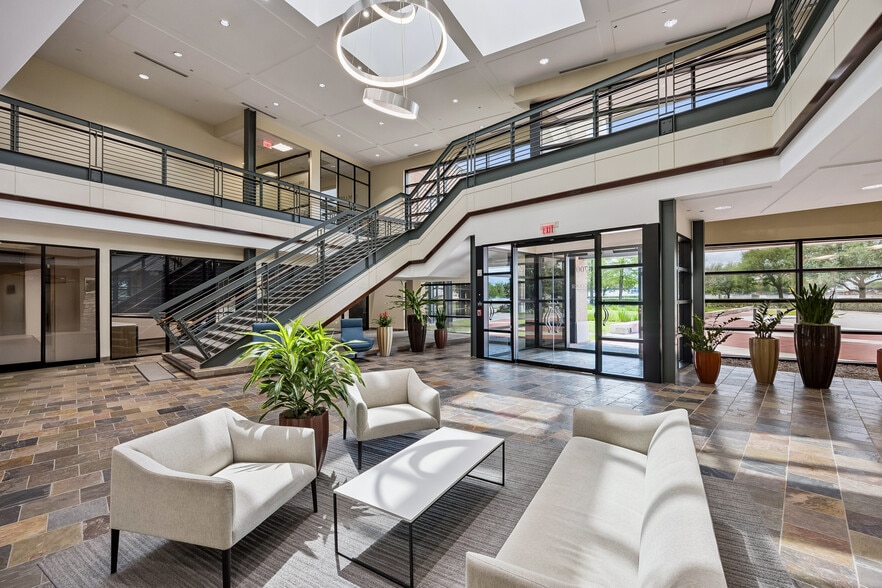 4700 W Sam Houston Pky N, Houston, TX for lease - Interior Photo - Image 3 of 16