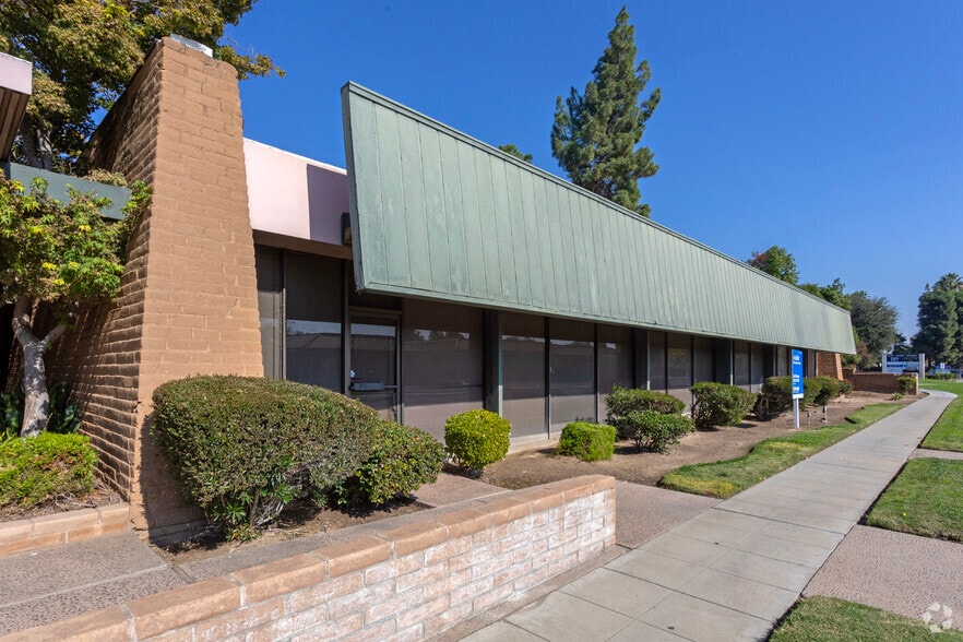 600 W Shaw Ave, Fresno, CA à louer - Photo du bâtiment - Image 2 de 3