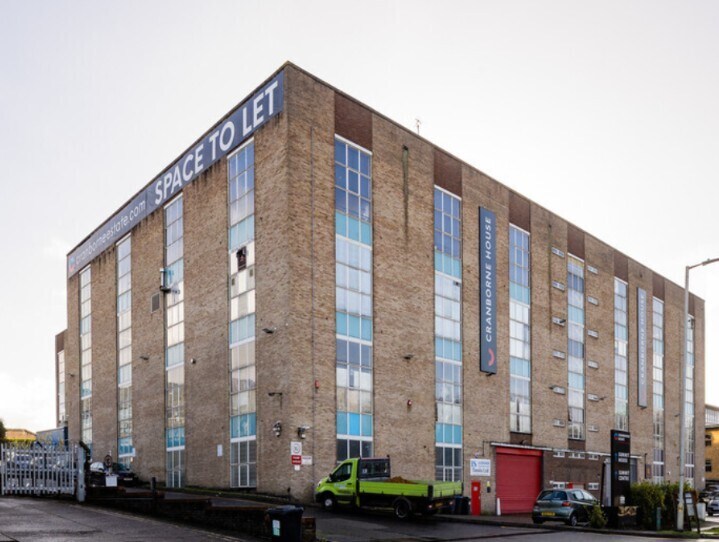 Cranborne Rd, Potters Bar à vendre Photo principale- Image 1 de 3