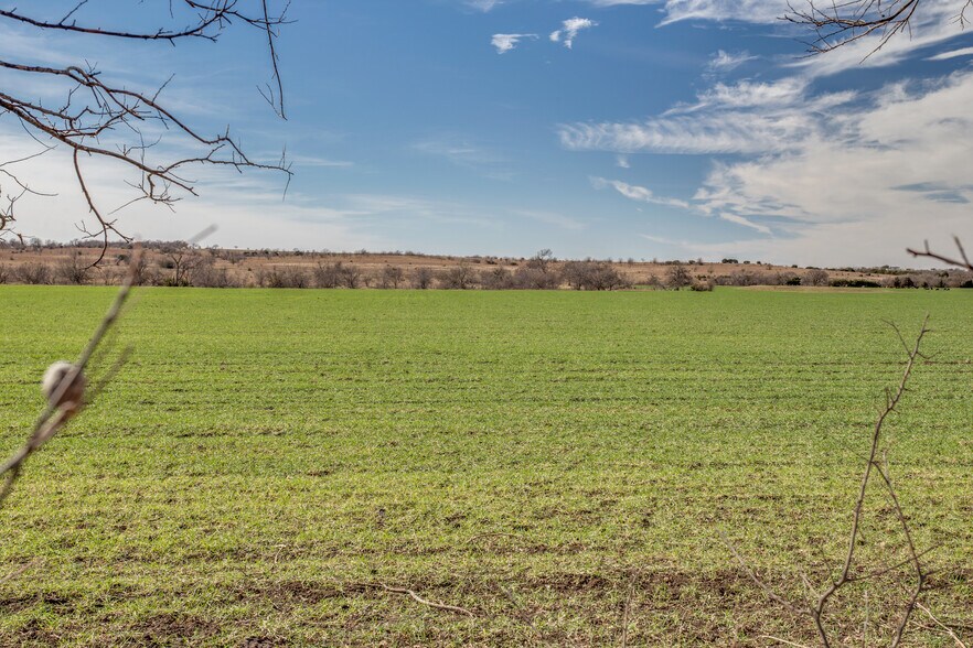 4300 County Road 1224, Cleburne, TX à vendre - Photo du bâtiment - Image 3 de 12