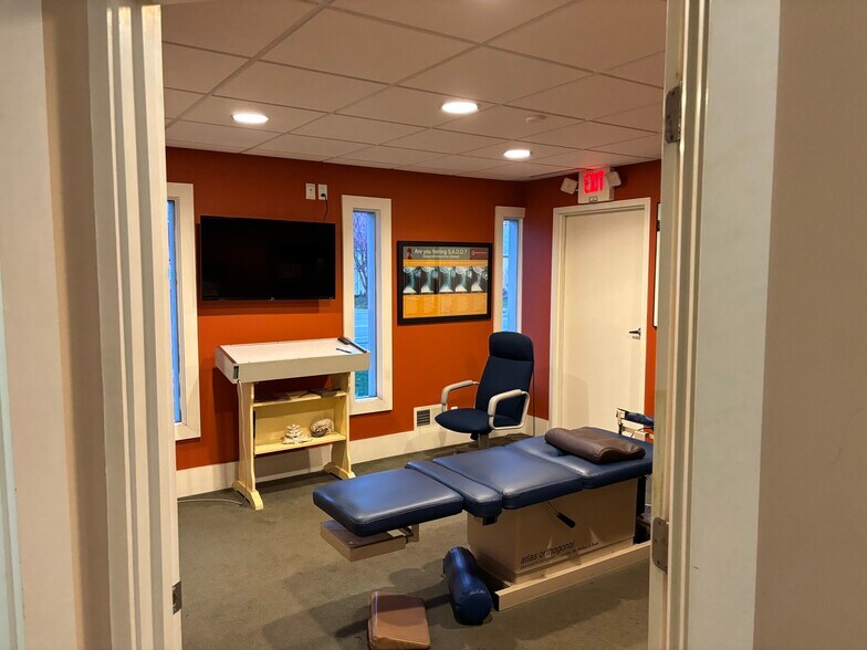 147 Chenoweth Ln, Louisville, KY à louer - Photo du bâtiment - Image 2 de 15