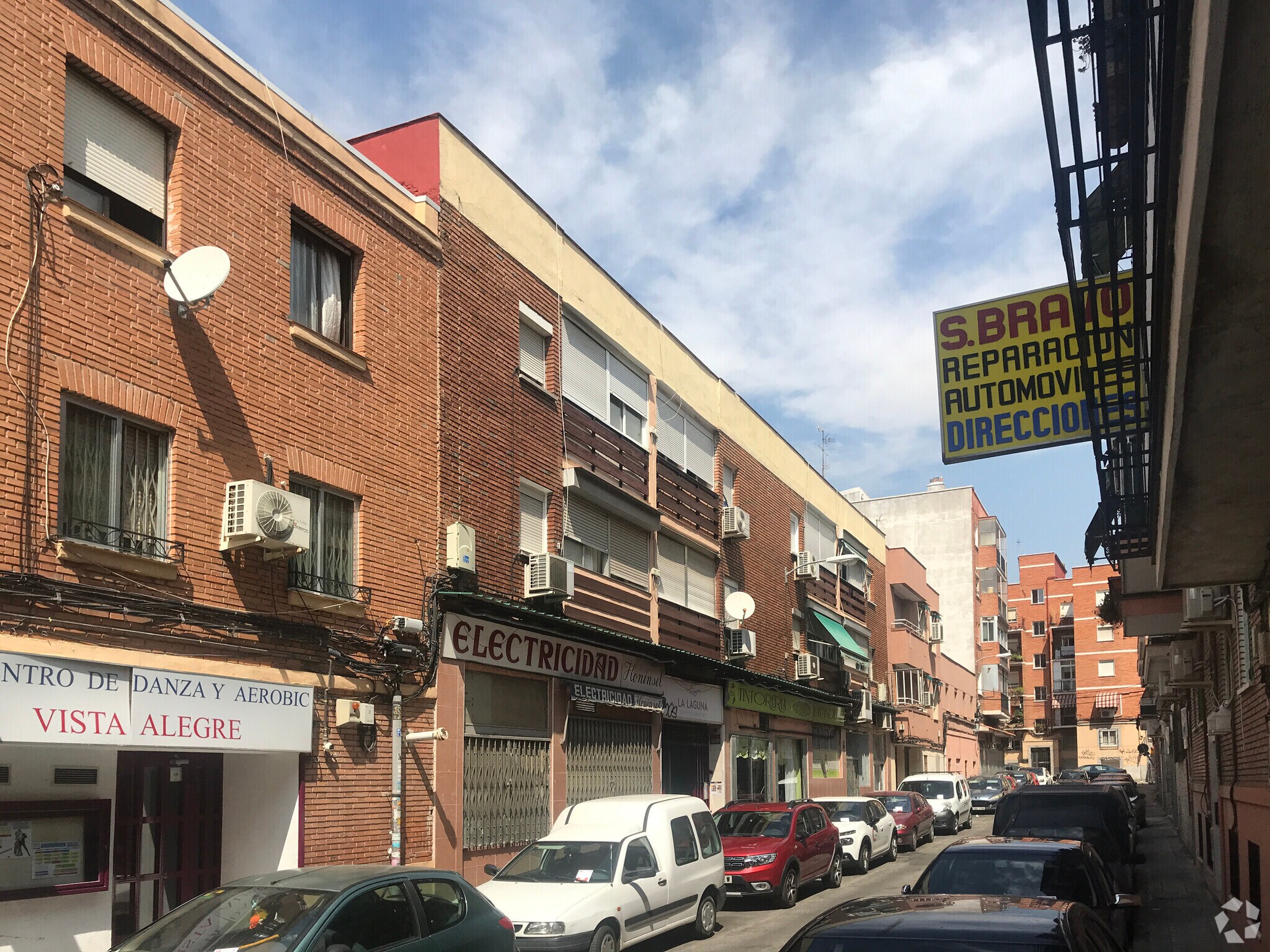 Calle de Bernardina Aranguren, 8, Madrid, Madrid à louer Photo du bâtiment- Image 1 de 3
