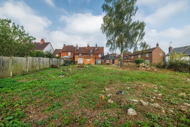 1 Outwood Ln, Bletchingley for sale - Building Photo - Image 2 of 5