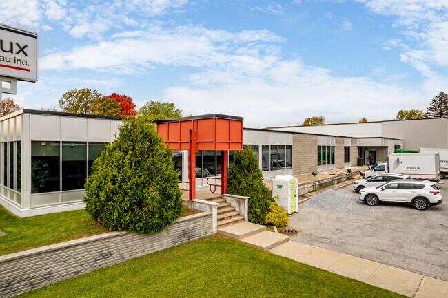 Plus de détails pour 1380 Boul Laurier E, Saint-hyacinthe, QC - Commerce de détail à vendre