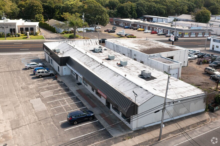 646 Route 112, Patchogue, NY à vendre - Photo du bâtiment - Image 3 de 23