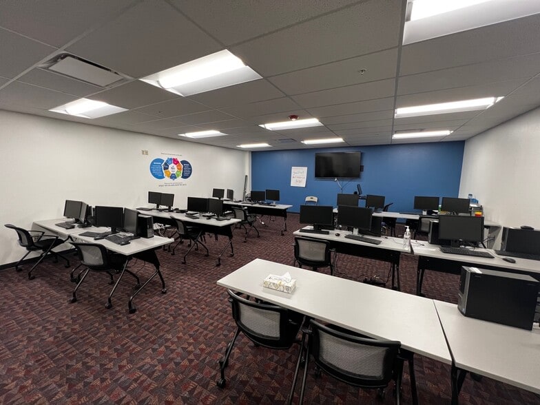 2221 E Bijou St, Colorado Springs, CO for lease - Interior Photo - Image 3 of 16