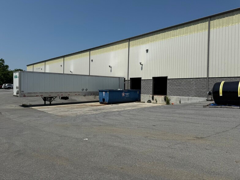 Jack Enders Building Portfolio portefeuille de 2 propriétés à vendre sur LoopNet.ca - Photo du bâtiment - Image 3 de 15