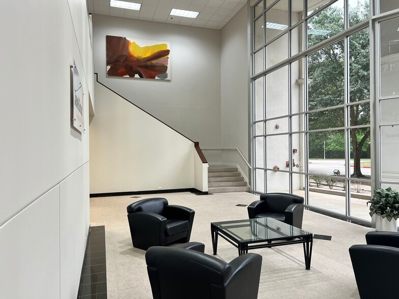 4101 Interwood N Pky, Houston, TX for lease - Interior Photo - Image 2 of 43
