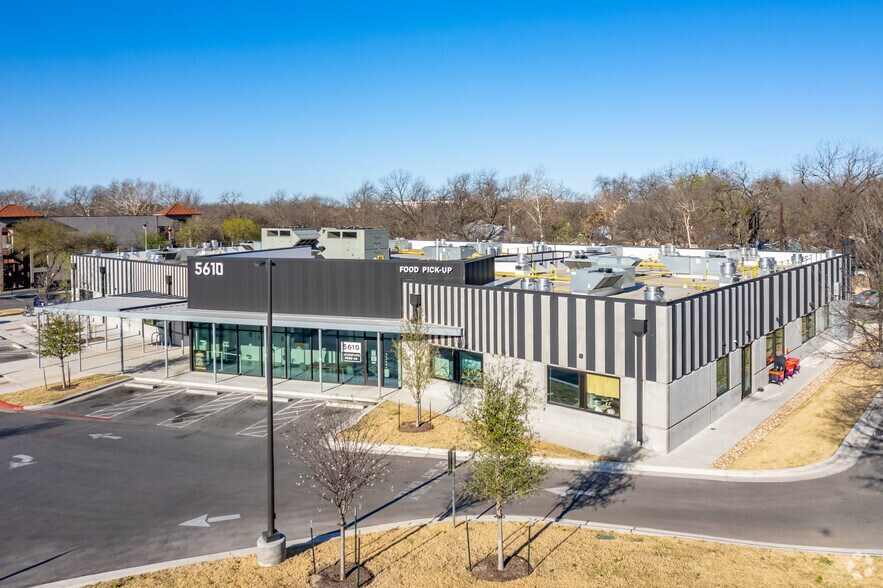 5610 N Interstate 35, Austin, TX à louer - Photo du bâtiment - Image 2 de 13