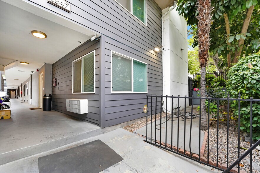 1847 N Cherokee Ave, Los Angeles, CA à vendre - Photo du bâtiment - Image 2 de 14