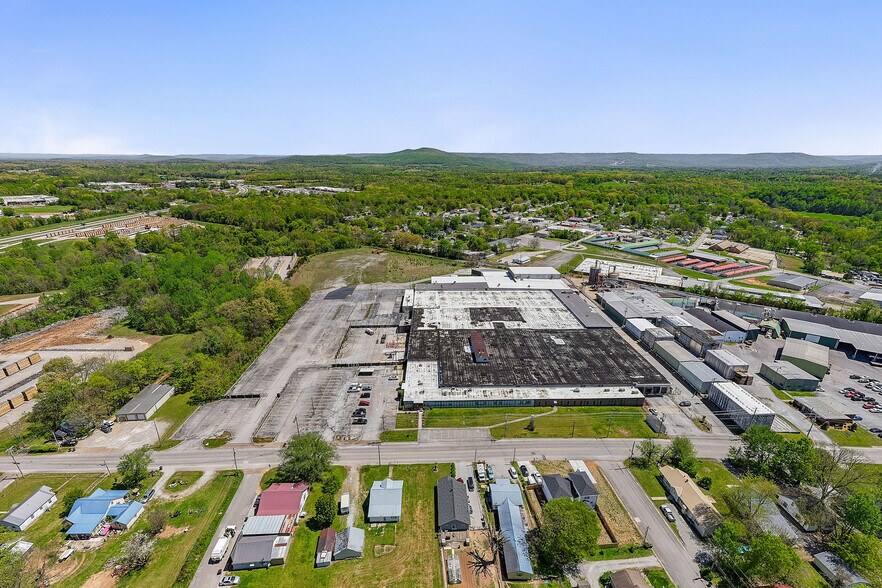 204 Red Rd, McMinnville, TN à vendre - Photo du bâtiment - Image 3 de 37