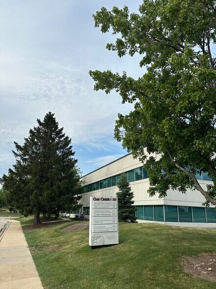 555 Waters Edge, Lombard, IL for lease - Building Photo - Image 2 of 12