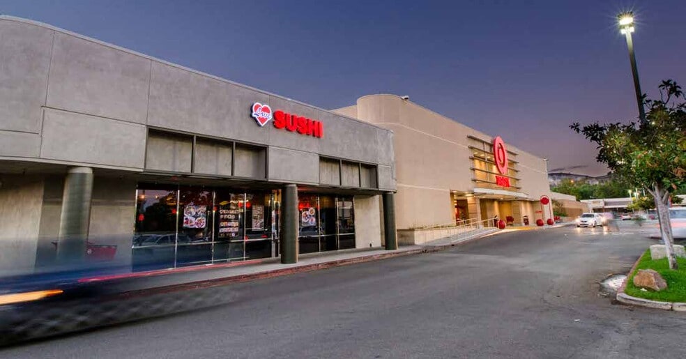 2941 Cochran St, Simi Valley, CA à louer - Photo du bâtiment - Image 2 de 12