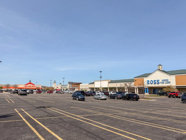 9050-9070 Highland Rd, White Lake, MI à louer - Photo du bâtiment - Image 2 de 7