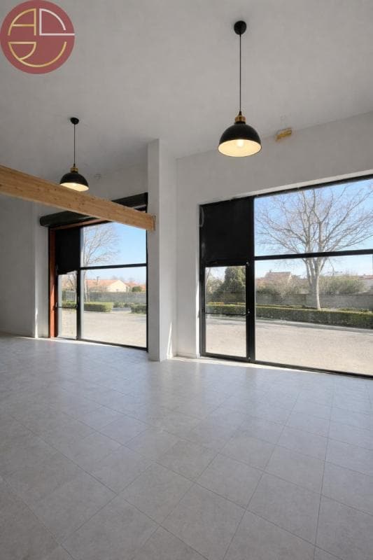 Retail in Plaisance-du-Touch for lease Interior Photo- Image 1 of 5