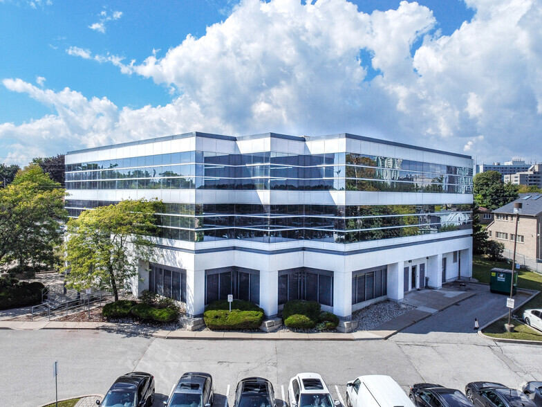 100 Cowdray Ct, Toronto, ON for lease - Building Photo - Image 1 of 8