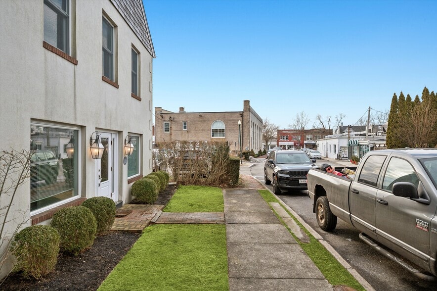 28 Cameron St, Southampton, NY à louer - Photo du bâtiment - Image 3 de 19