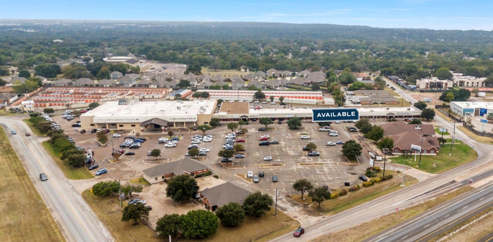 502-540 Meadowlake Ctr, Waco, TX for lease - Building Photo - Image 1 of 6
