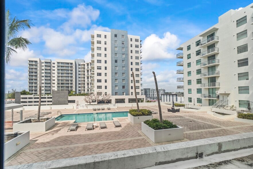 140 S Dixie Hwy, Hollywood, FL à vendre - Photo du bâtiment - Image 2 de 24