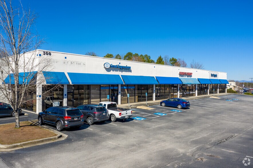 300 Pearl Nix Pky, Gainesville, GA à louer - Photo du bâtiment - Image 1 de 11