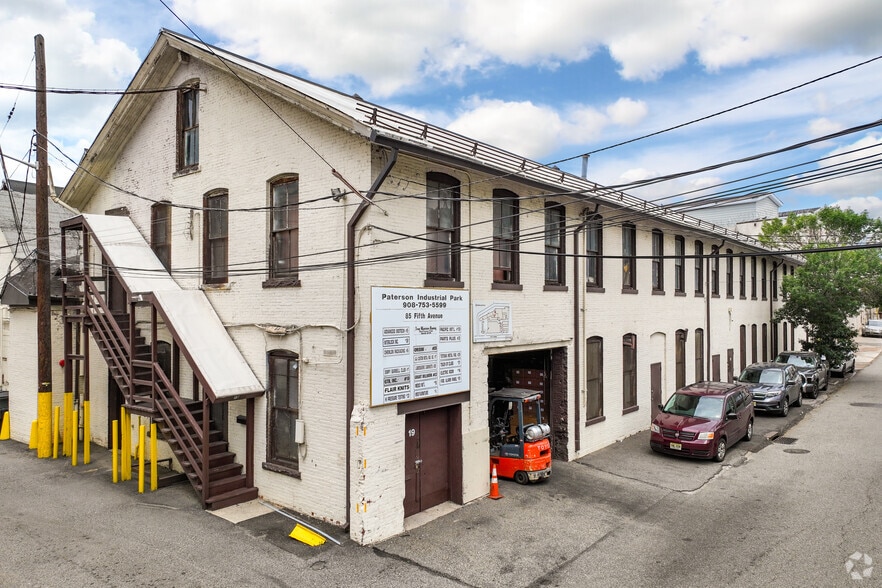 85 Fifth Ave, Paterson, NJ for lease - Building Photo - Image 1 of 4
